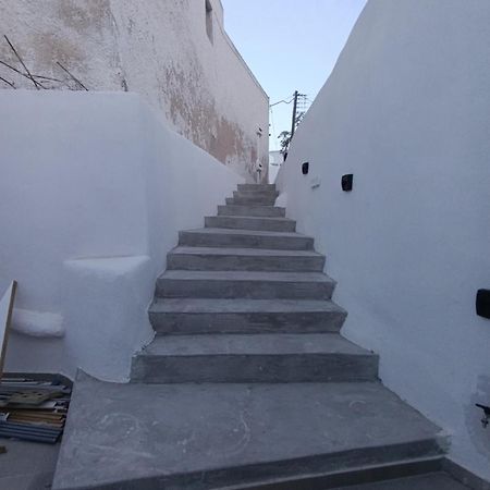 Cycladic Center Cave Rooms Фира Екстериор снимка