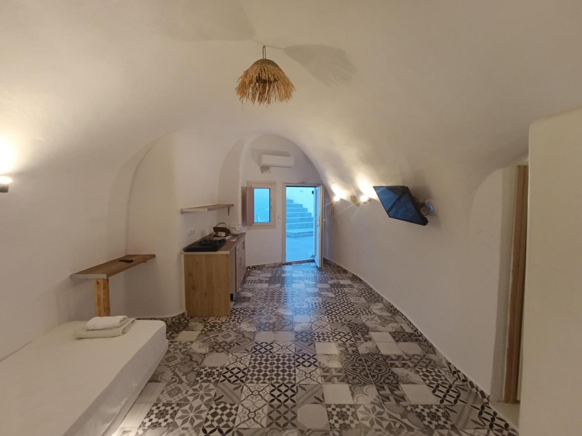 Cycladic Center Cave Rooms Фира Екстериор снимка