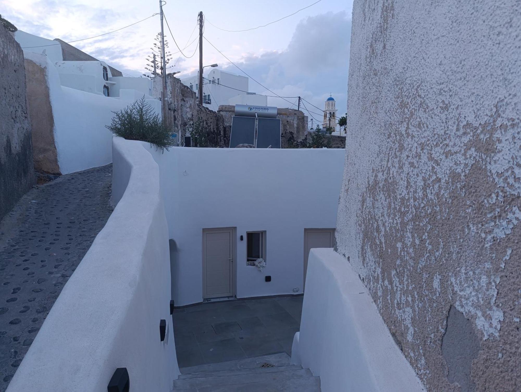 Cycladic Center Cave Rooms Фира Екстериор снимка