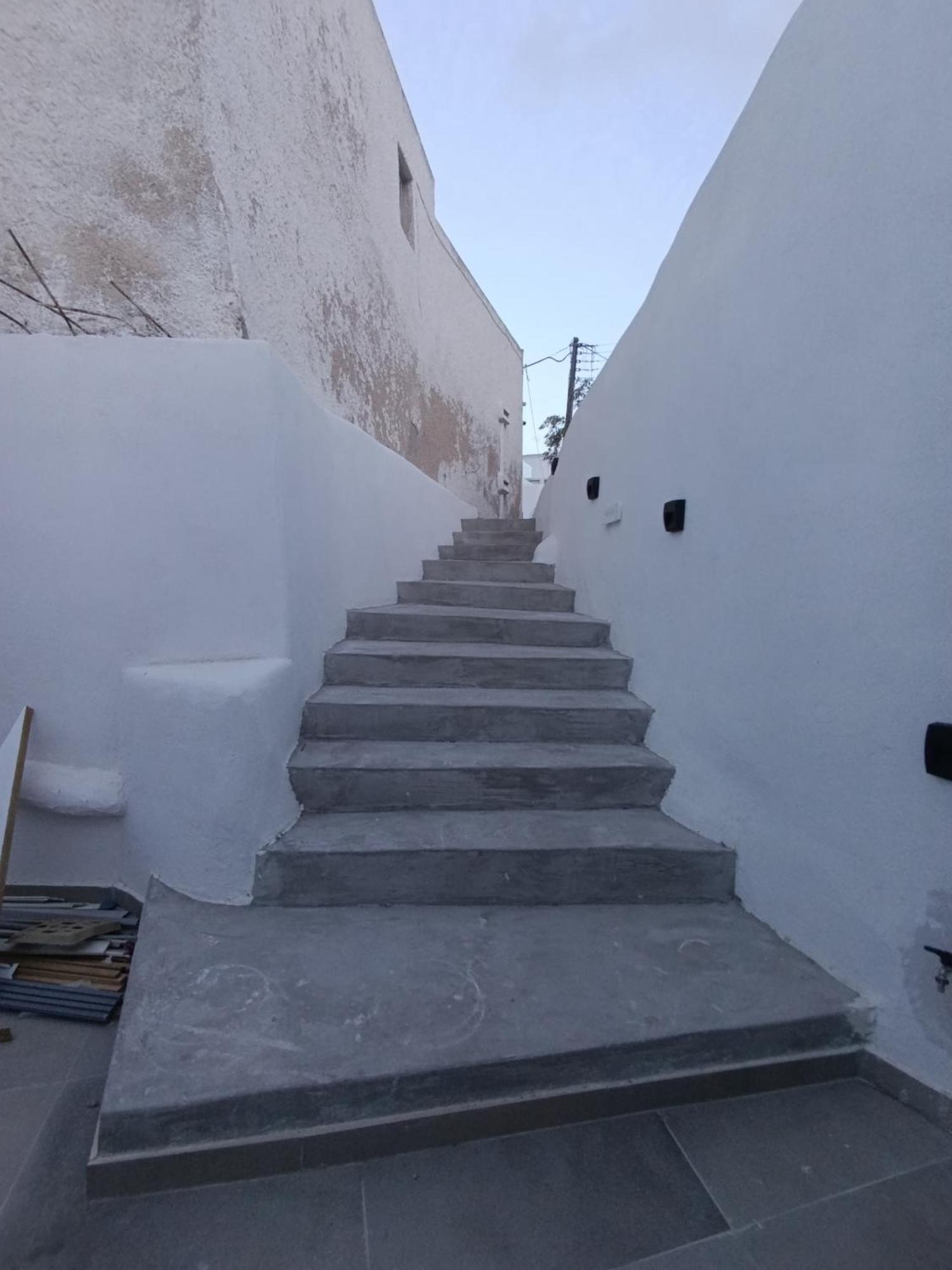 Cycladic Center Cave Rooms Фира Екстериор снимка